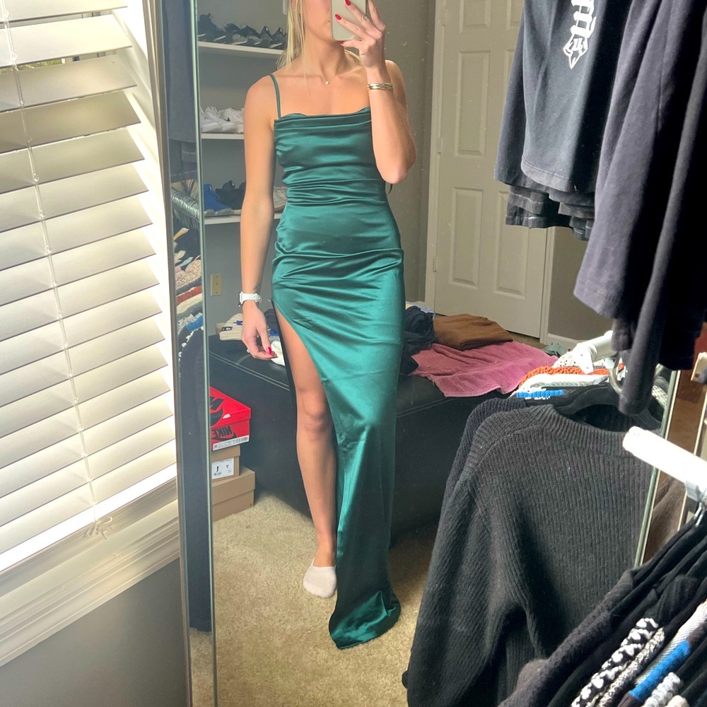 Silk emerald green dress. Never worn, took the tag off. But never been used